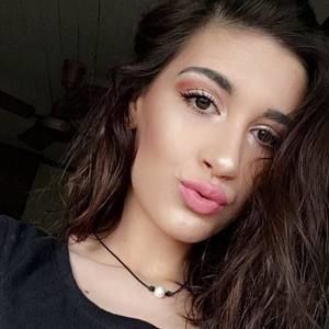 Meet your Posher, Claudia